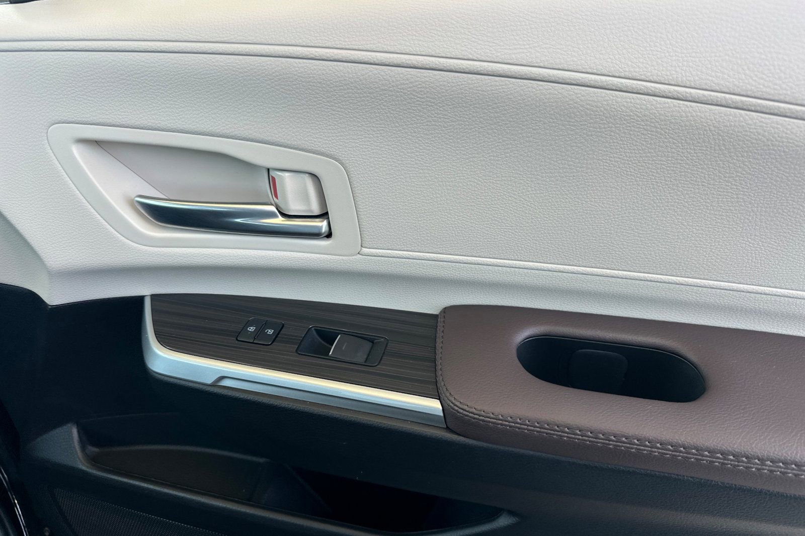 Certified 2023 Toyota Sienna Platinum image 23