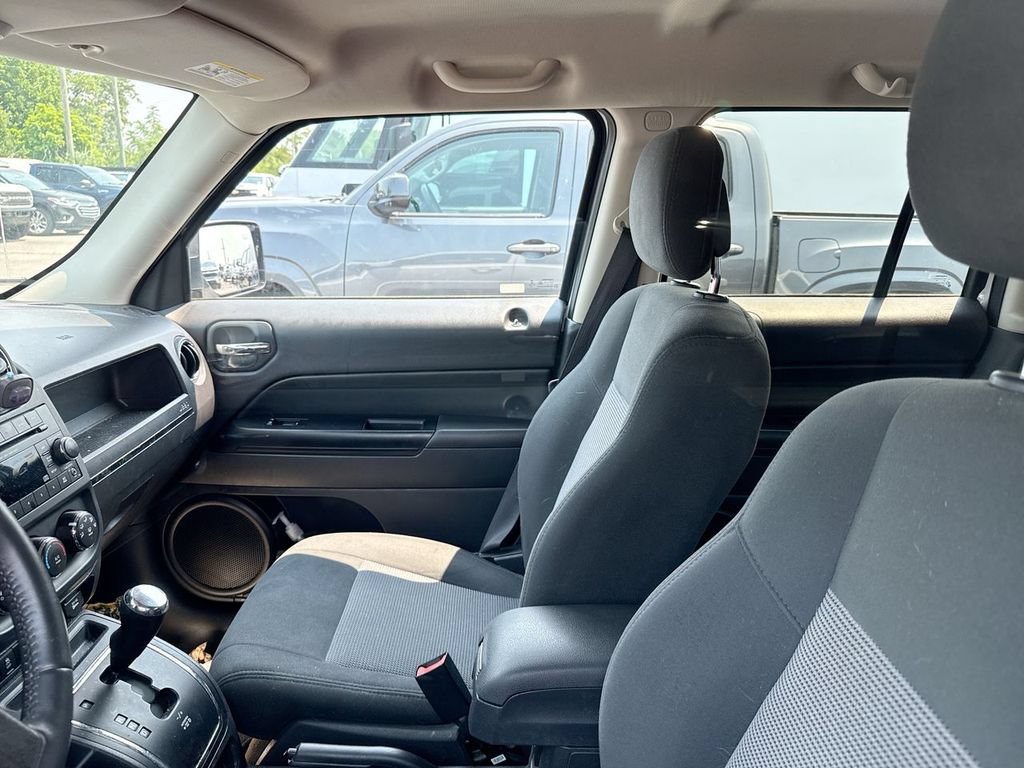 Used 2016 Jeep Patriot Latitude AWD/4WD image 10