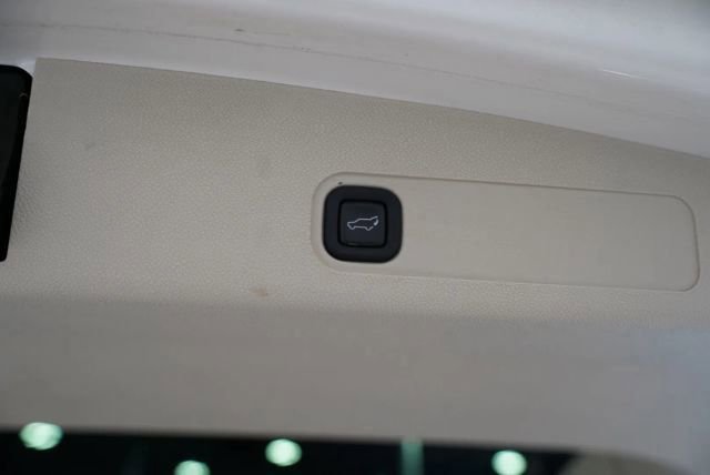 Used 2013 Cadillac Escalade Platinum AWD/4WD image 34