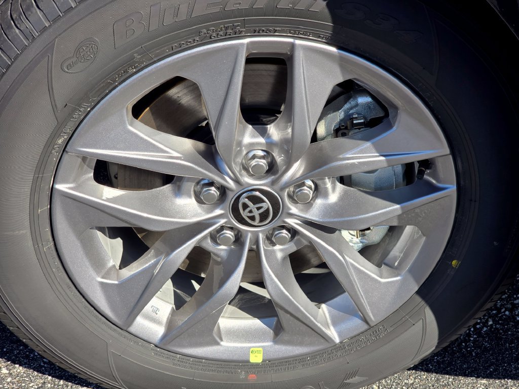 New 2026 Toyota Sienna LE AWD/4WD image 6