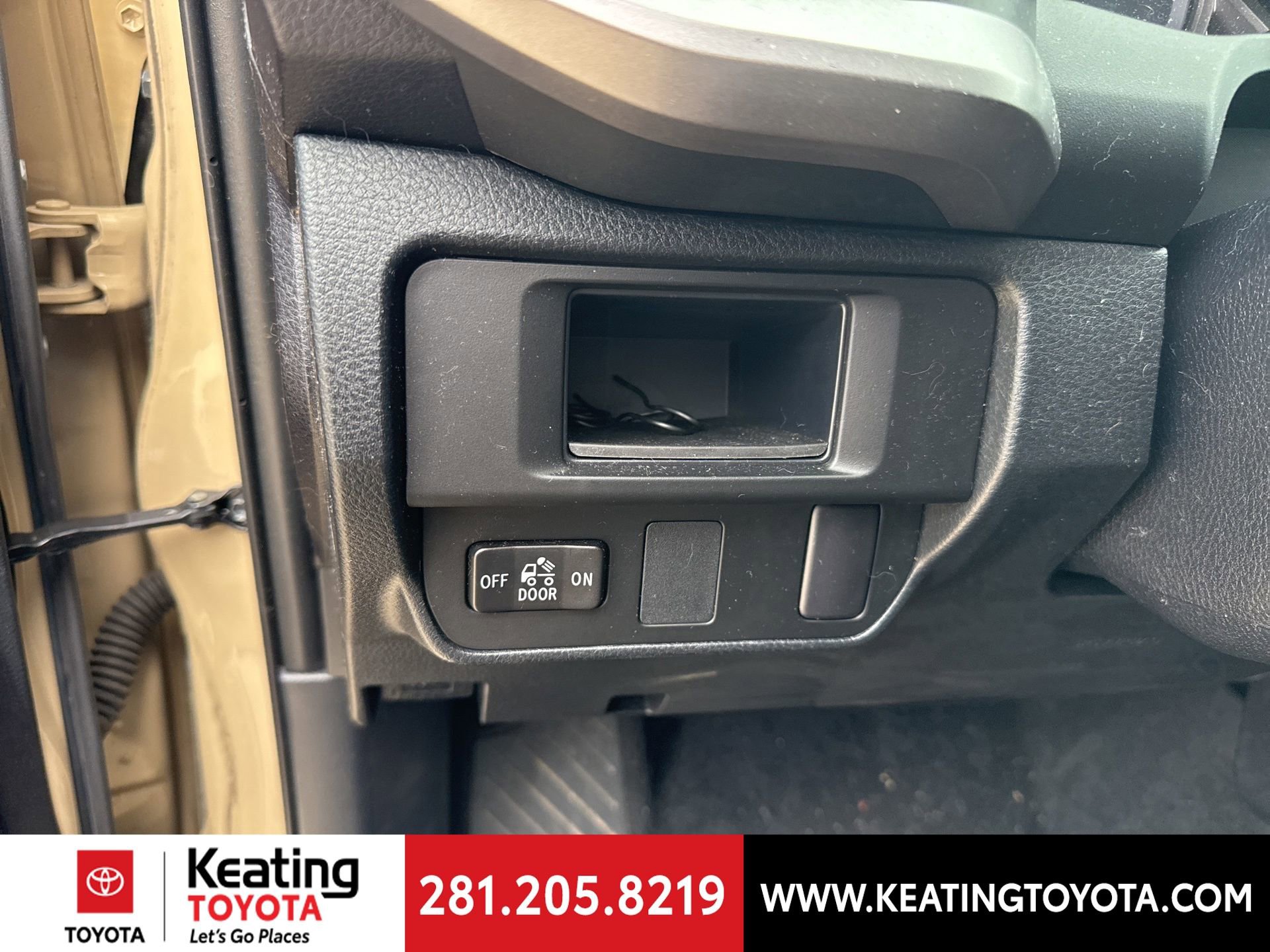 Used 2017 Toyota Tacoma SR5 w/ Tow Package image 14