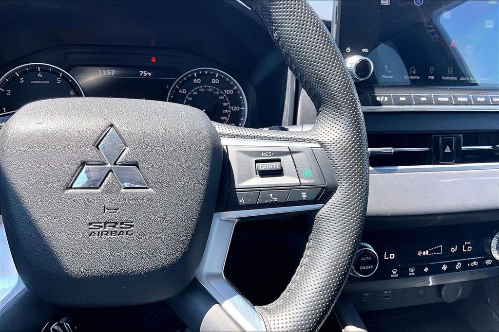 Used 2024 Mitsubishi Outlander SE AWD/4WD image 12