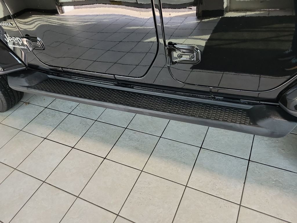 Used 2024 Jeep Wrangler Sahara AWD/4WD image 40