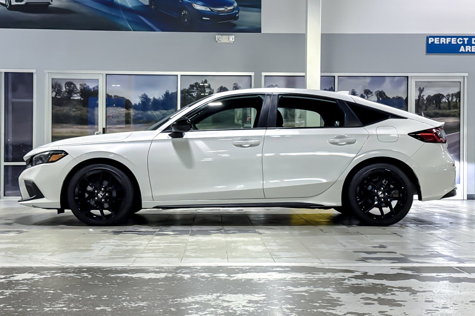 Used 2024 Honda Civic Sport image 2