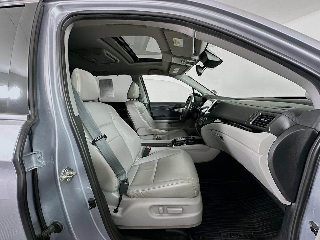 Used 2018 Honda Pilot Touring image 32