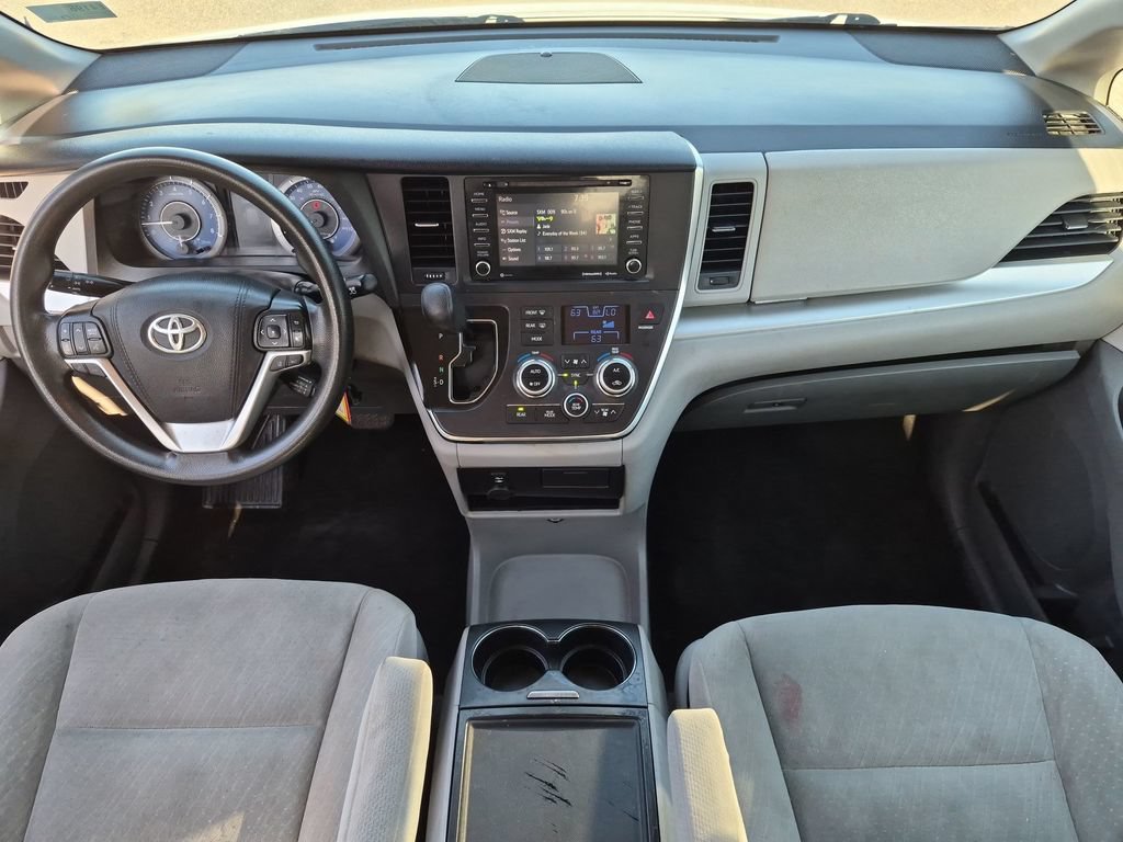 Used 2018 Toyota Sienna LE w/ Carpet Mat Package FWD image 26