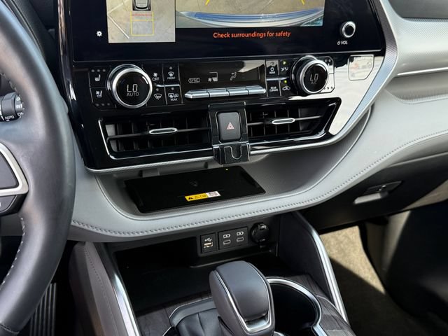 Used 2023 Toyota Highlander Platinum FWD image 24
