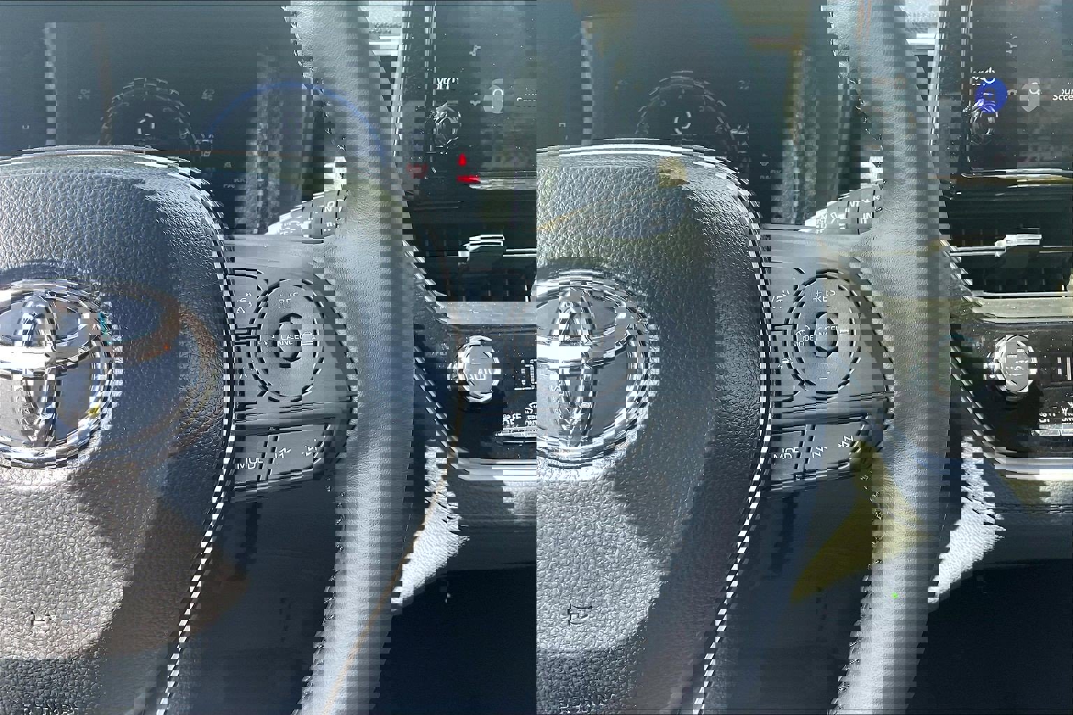 Used 2026 Toyota Corolla Cross LE image 24