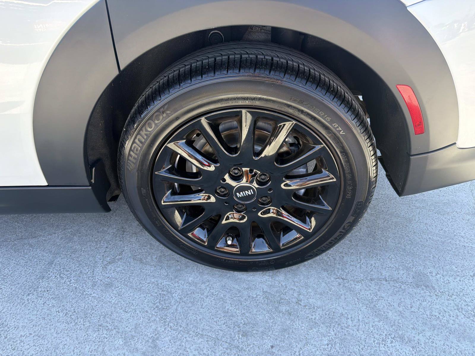 Used 2024 MINI Cooper 4-Door Hardtop FWD image 7