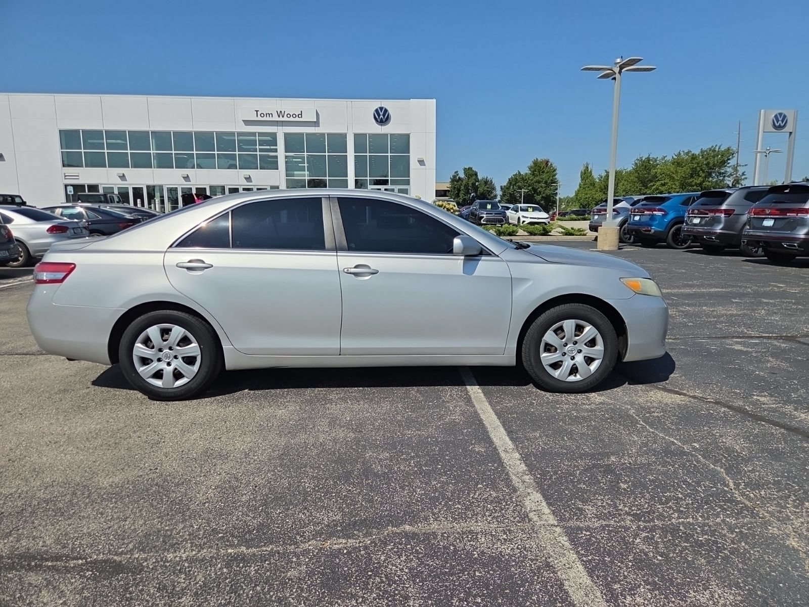Used 2010 Toyota Camry FWD image 2
