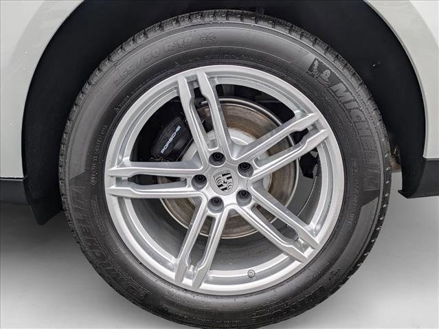 Used 2025 Porsche Macan image 28