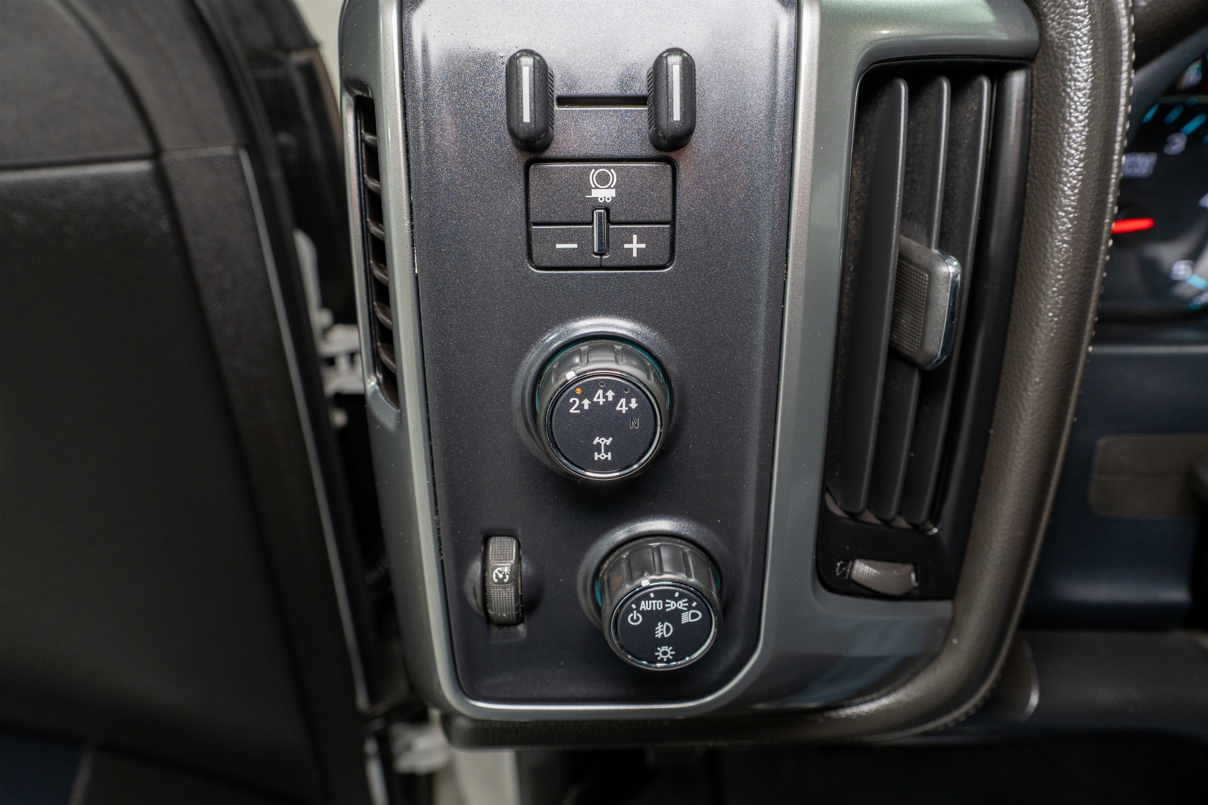 Used 2018 Chevrolet Silverado 2500 LTZ w/ Duramax Plus Package image 33