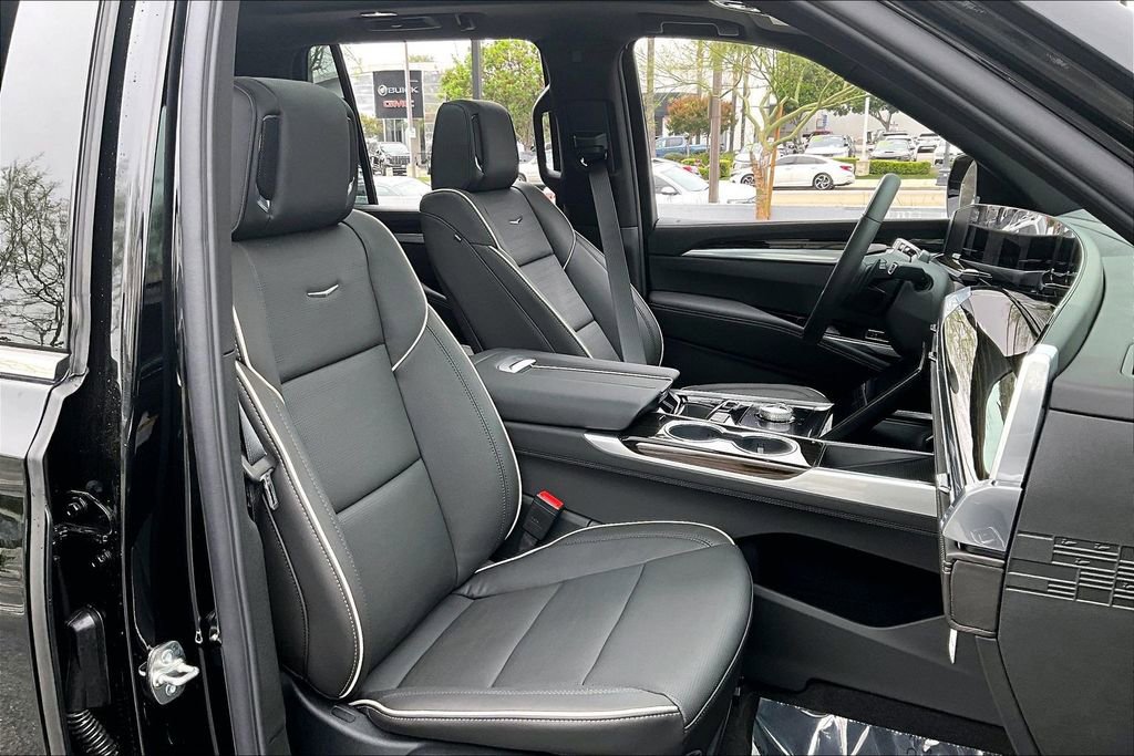 New 2026 Cadillac Escalade Luxury w/ LPO, Floor Liner Package AWD/4WD image 33