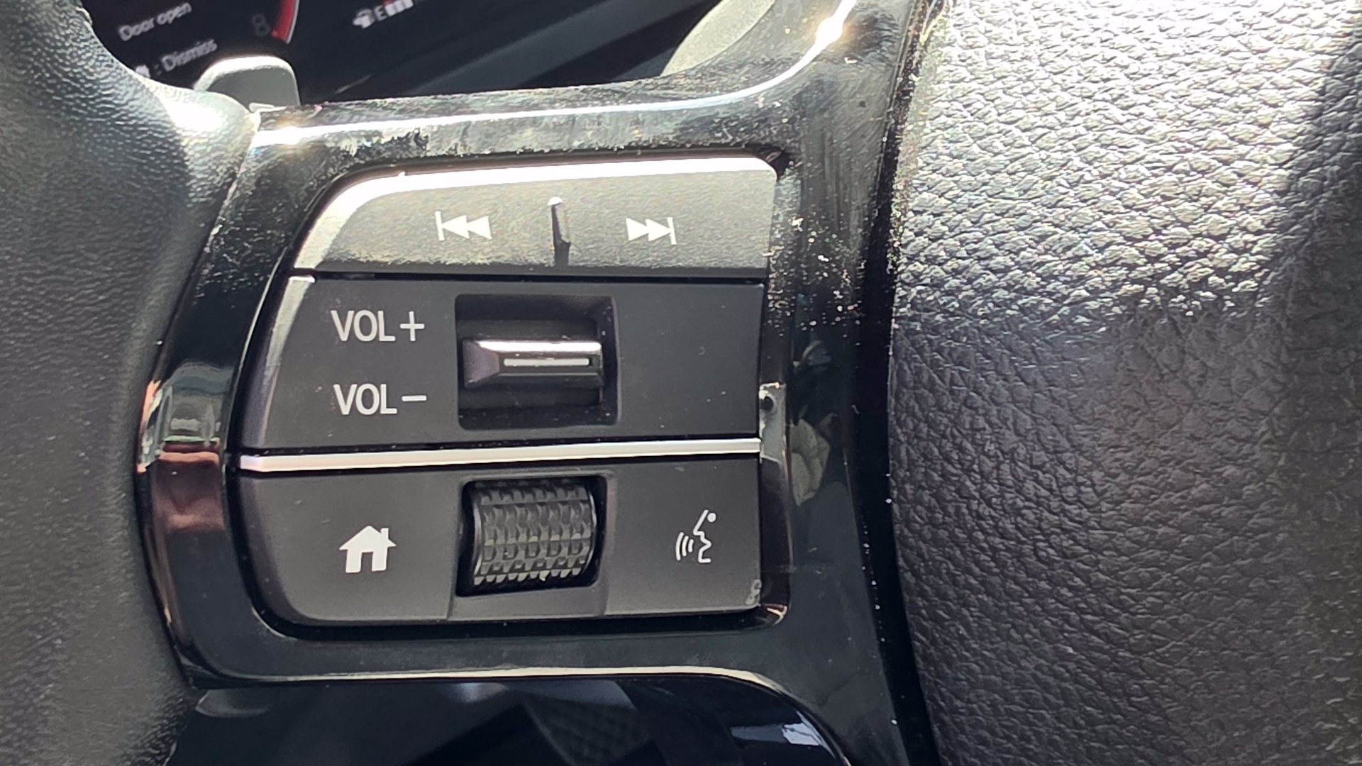 Used 2025 Honda Pilot Touring image 17