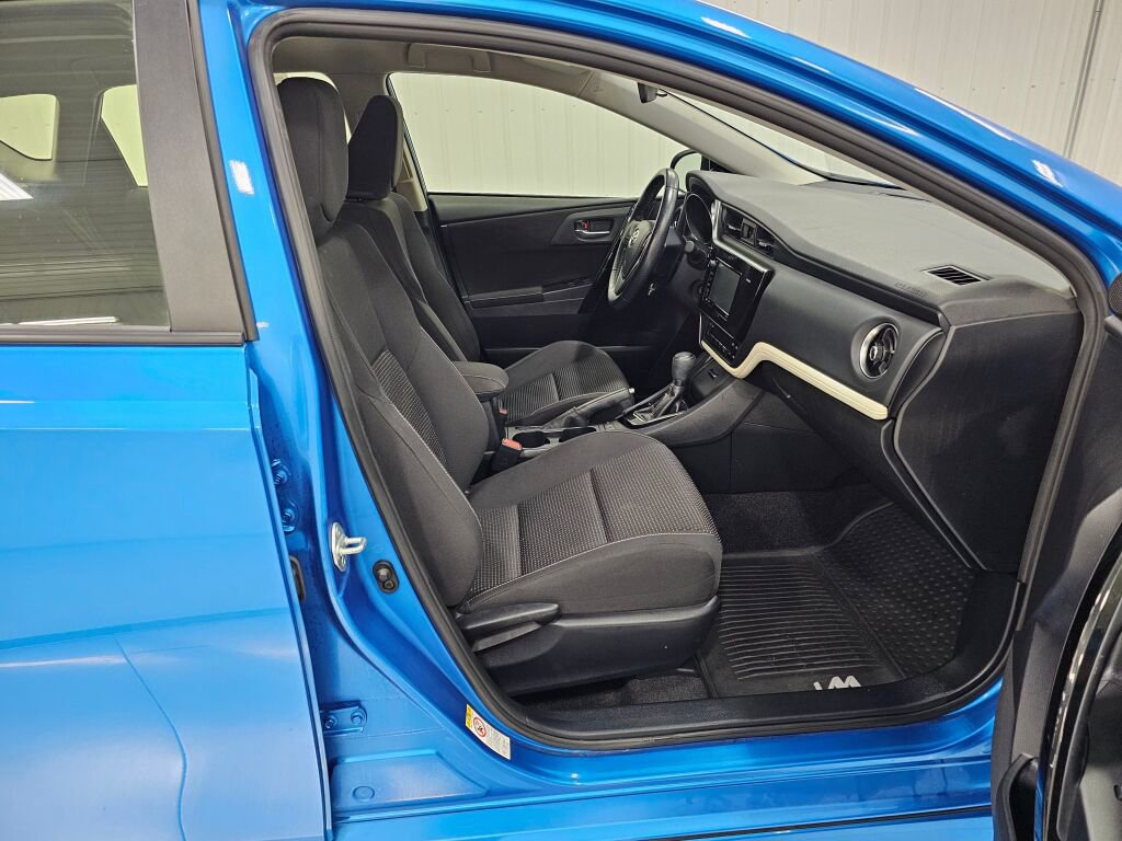 Used 2017 Toyota Corolla iM image 7