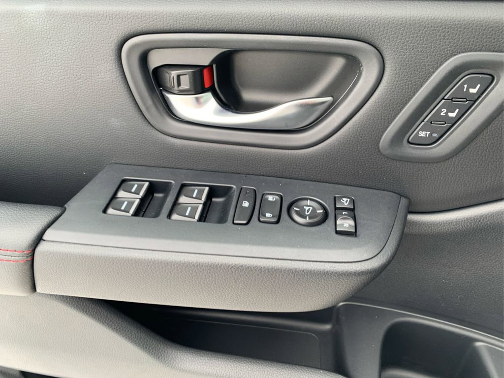 Used 2025 Honda Pilot Black Edition image 38