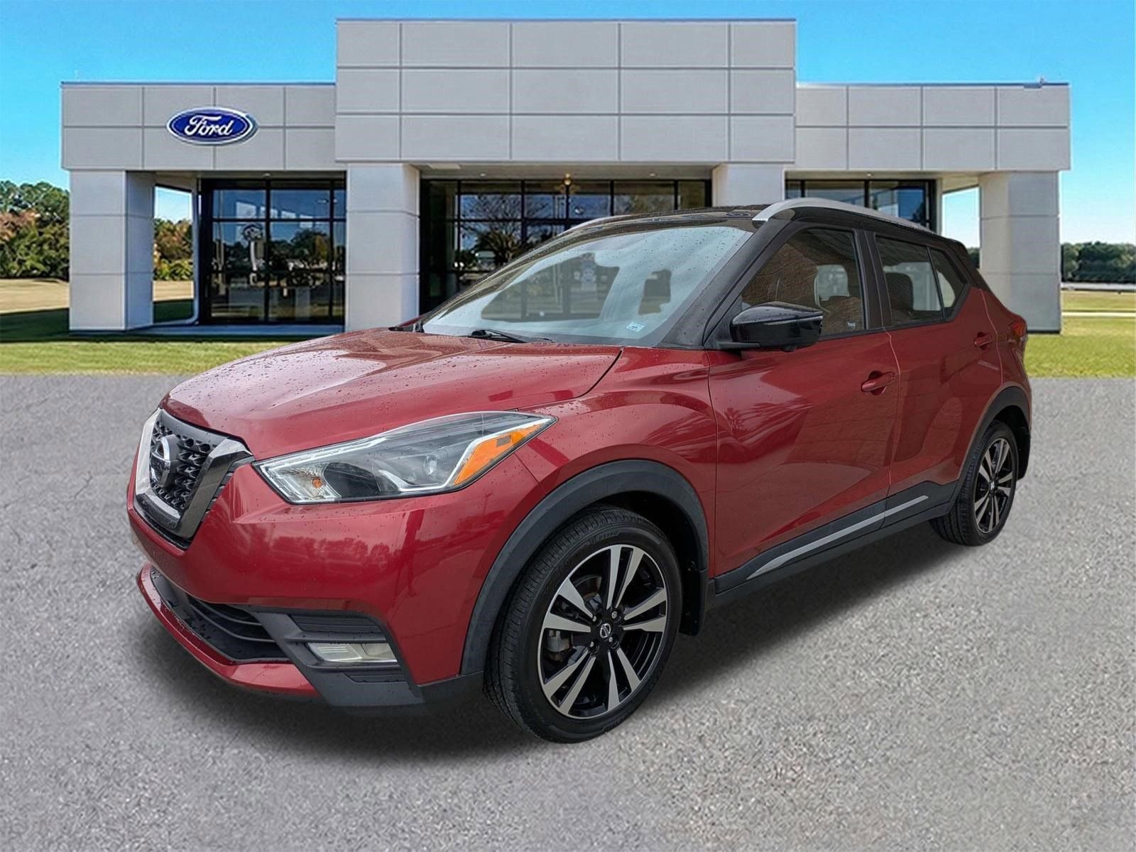 Used 2020 Nissan Kicks SR w/ SR Premium Package FWD image 4