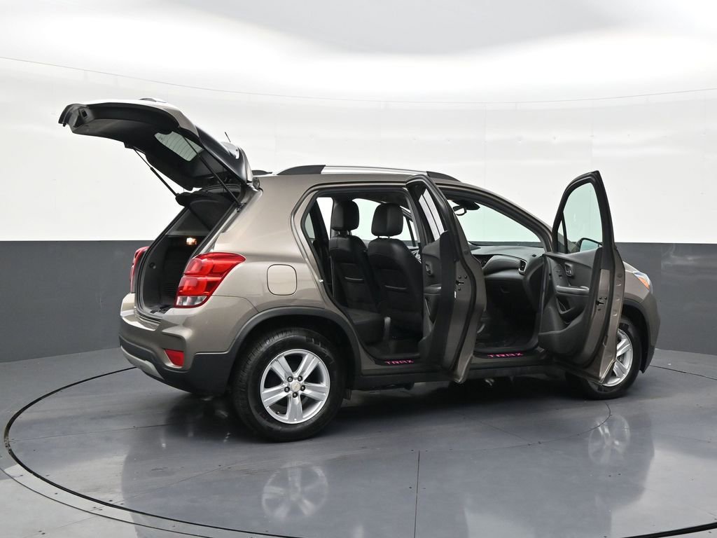 Used 2022 Chevrolet Trax LT w/ LT Convenience Package FWD image 29