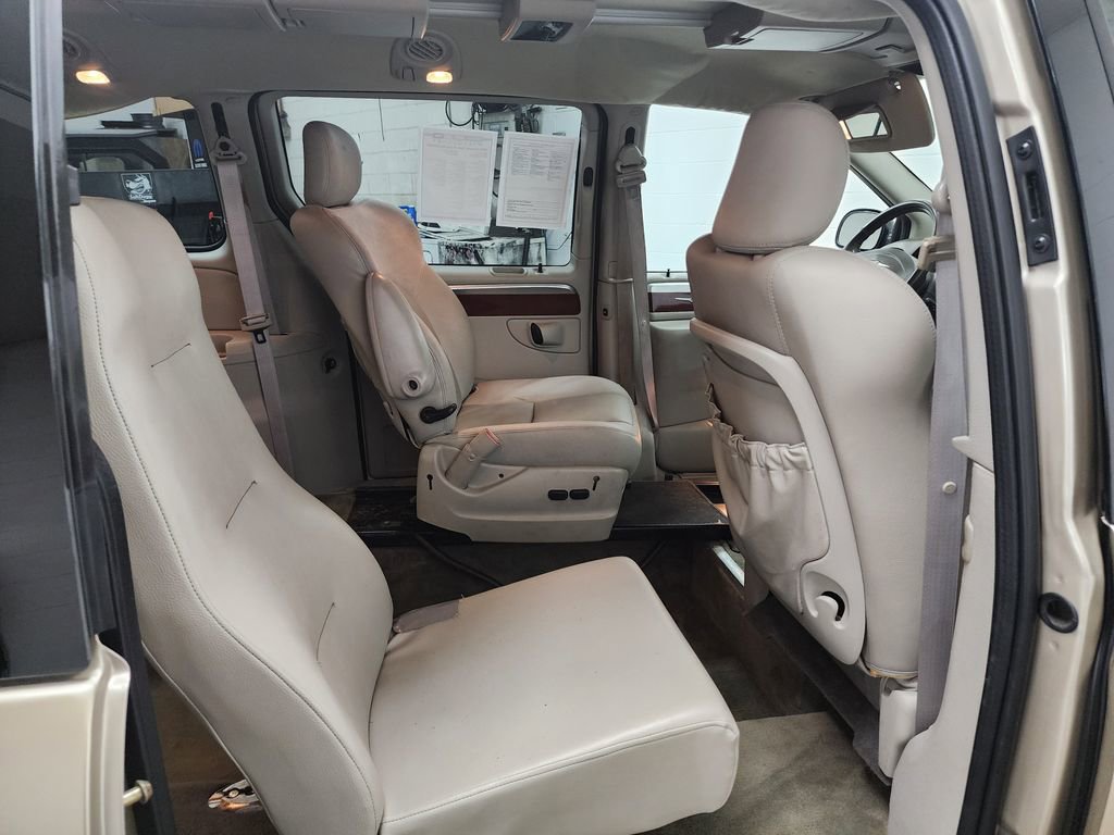 Used 2006 Chrysler Town & Country Limited w/ Trailer Tow Prep Group FWD image 25