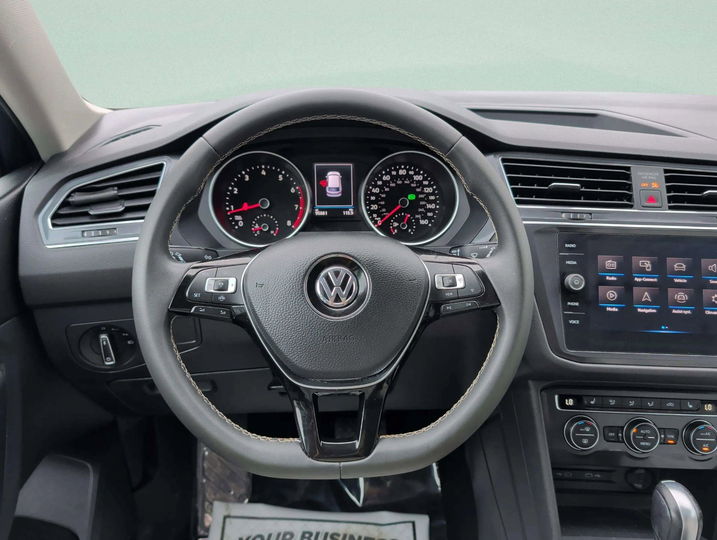Used 2021 Volkswagen Tiguan SE image 11