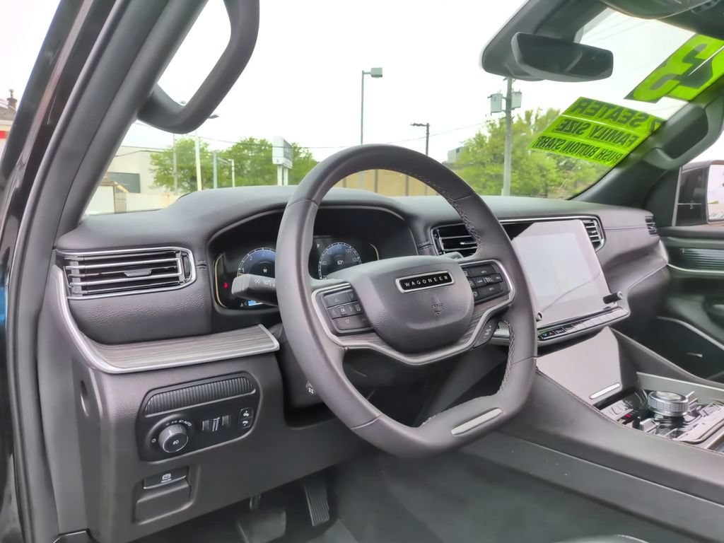 Used 2023 Jeep Wagoneer Series III w/ Preferred Equipment Group AWD/4WD image 30