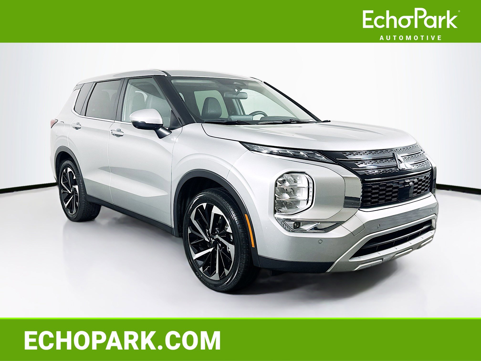 Used 2024 Mitsubishi Outlander SE image 1