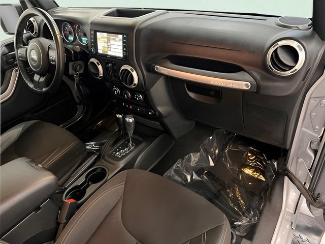 Used 2017 Jeep Wrangler Unlimited Sahara AWD/4WD image 11