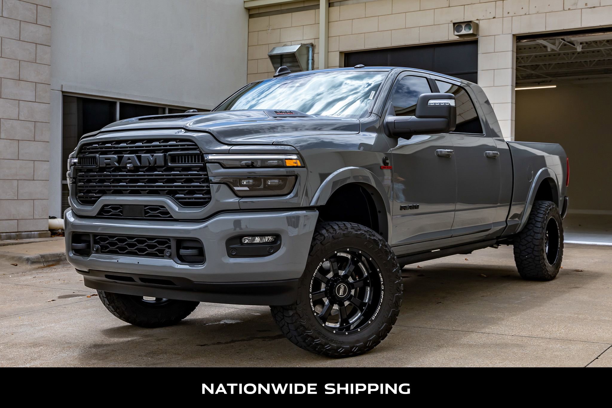 Used 2025 RAM 3500 Limited AWD/4WD image 4