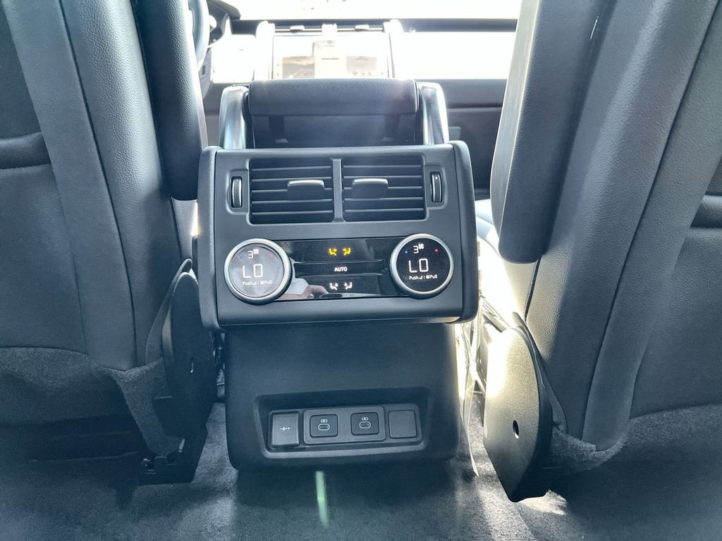 Used 2025 Land Rover Discovery S image 16