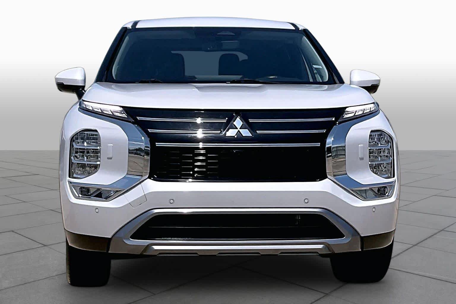 Used 2025 Mitsubishi Outlander SE AWD/4WD image 4