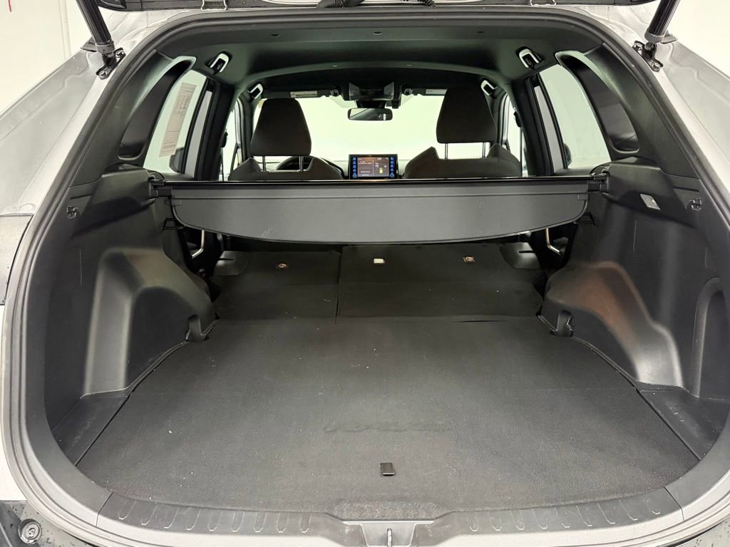 Used 2021 Toyota RAV4 SE image 26