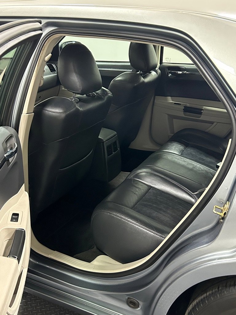 Used 2006 Chrysler 300 SRT8 image 9