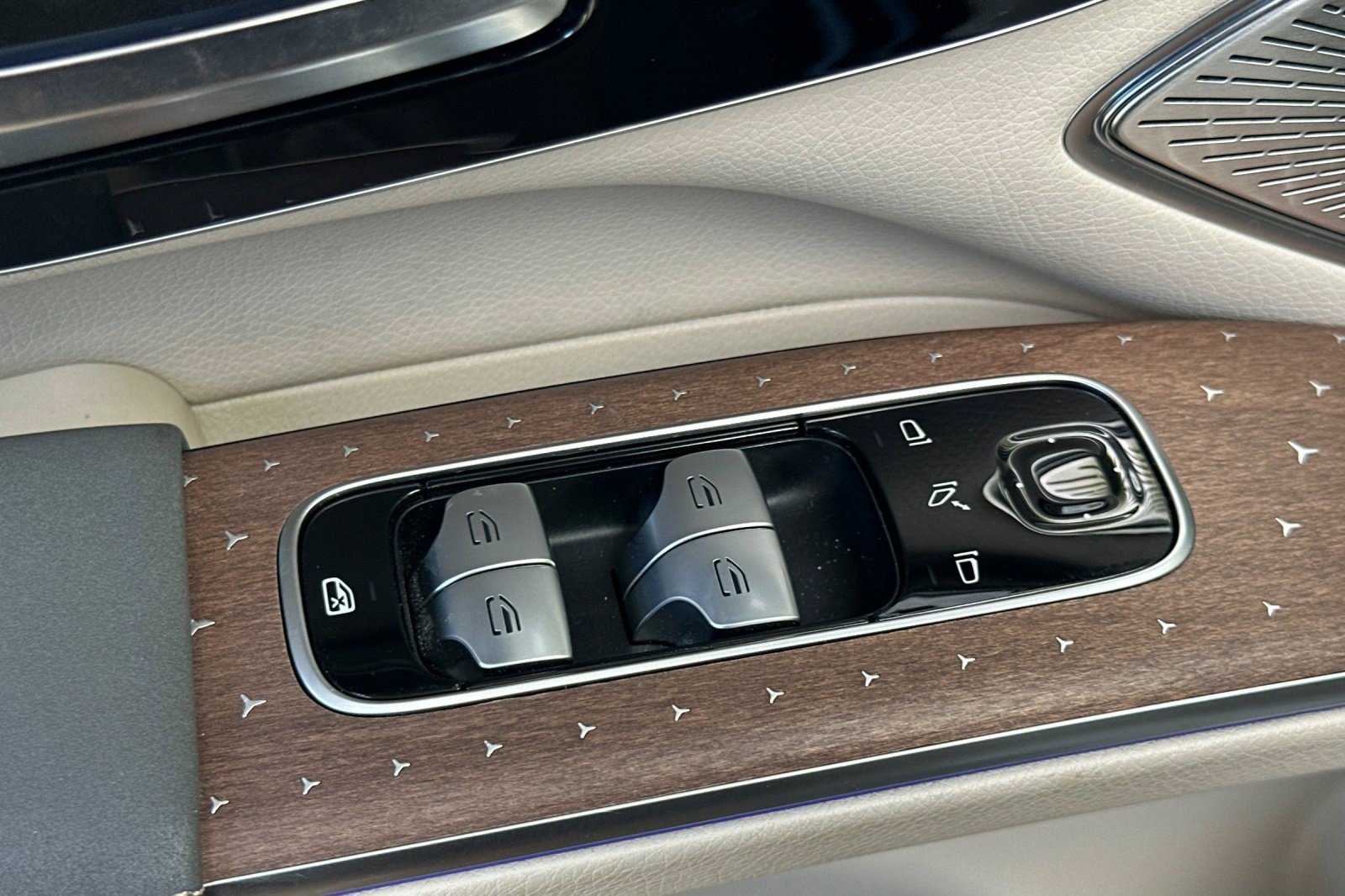 Certified 2023 Mercedes-Benz EQS 580 4MATIC SUV image 14