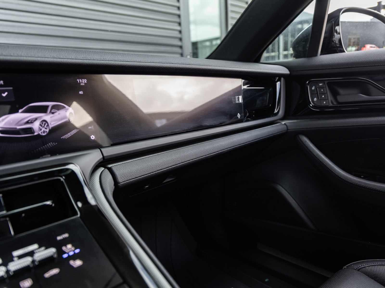 Certified 2025 Porsche Panamera image 30