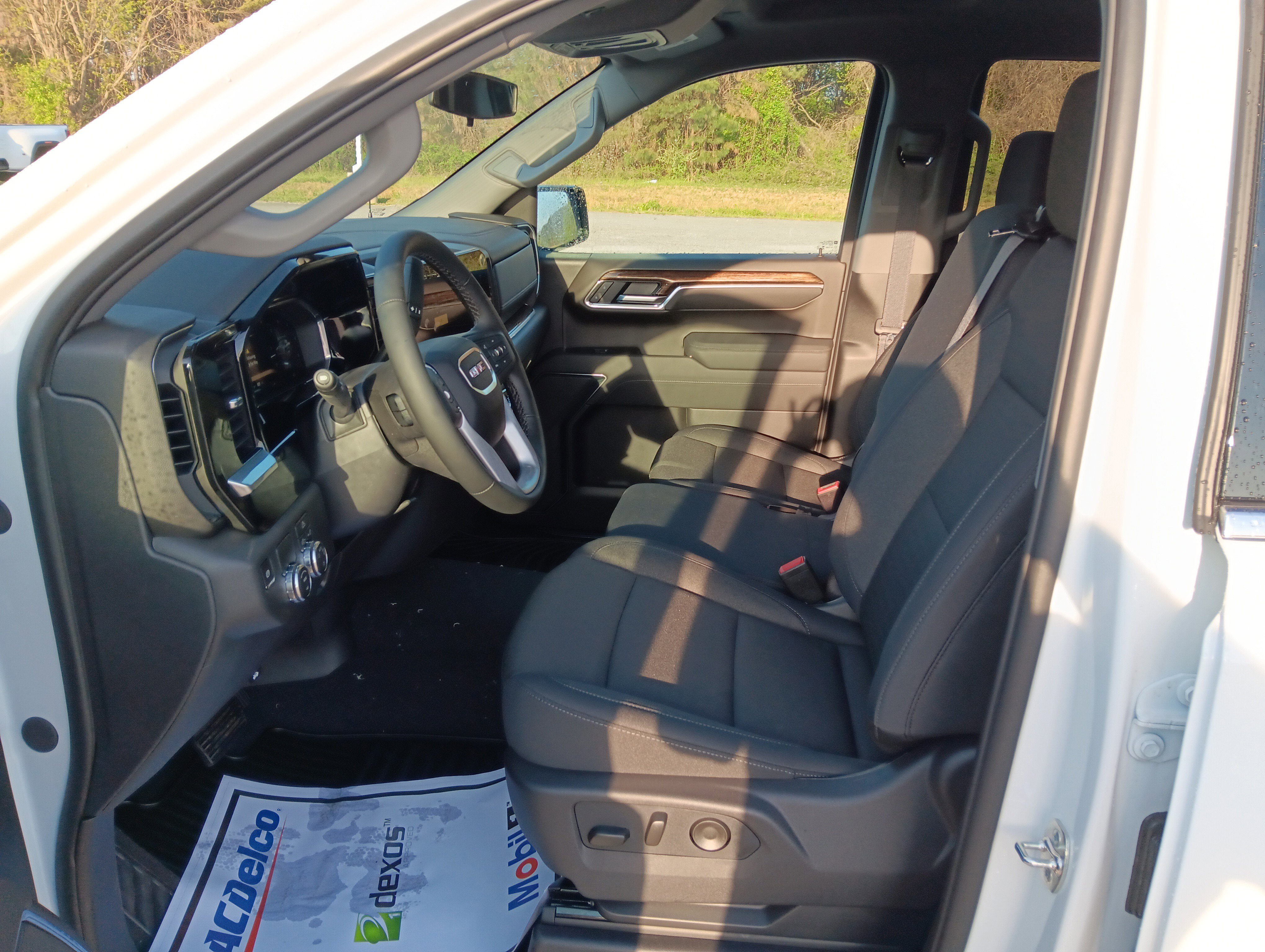 New 2026 GMC Sierra 1500 SLE image 7