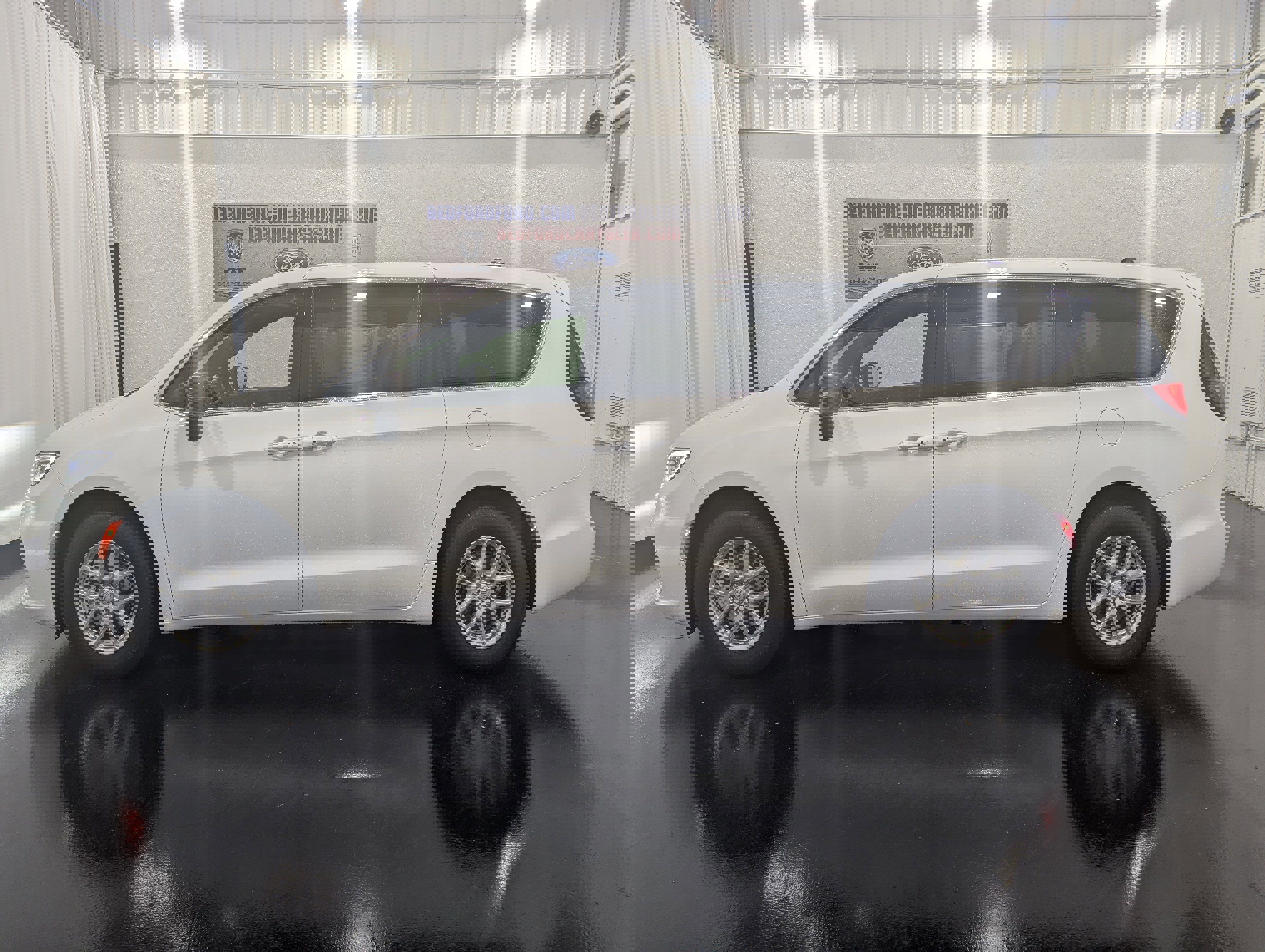 New 2026 Chrysler Pacifica Select image 2