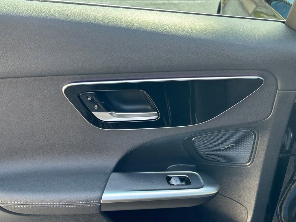 Used 2025 Mercedes-Benz C 300 Sedan image 45