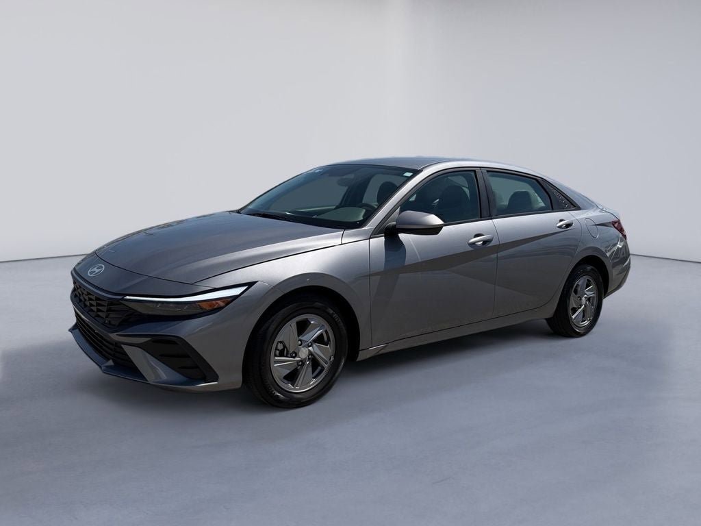 Used 2024 Hyundai Elantra SE FWD image 1