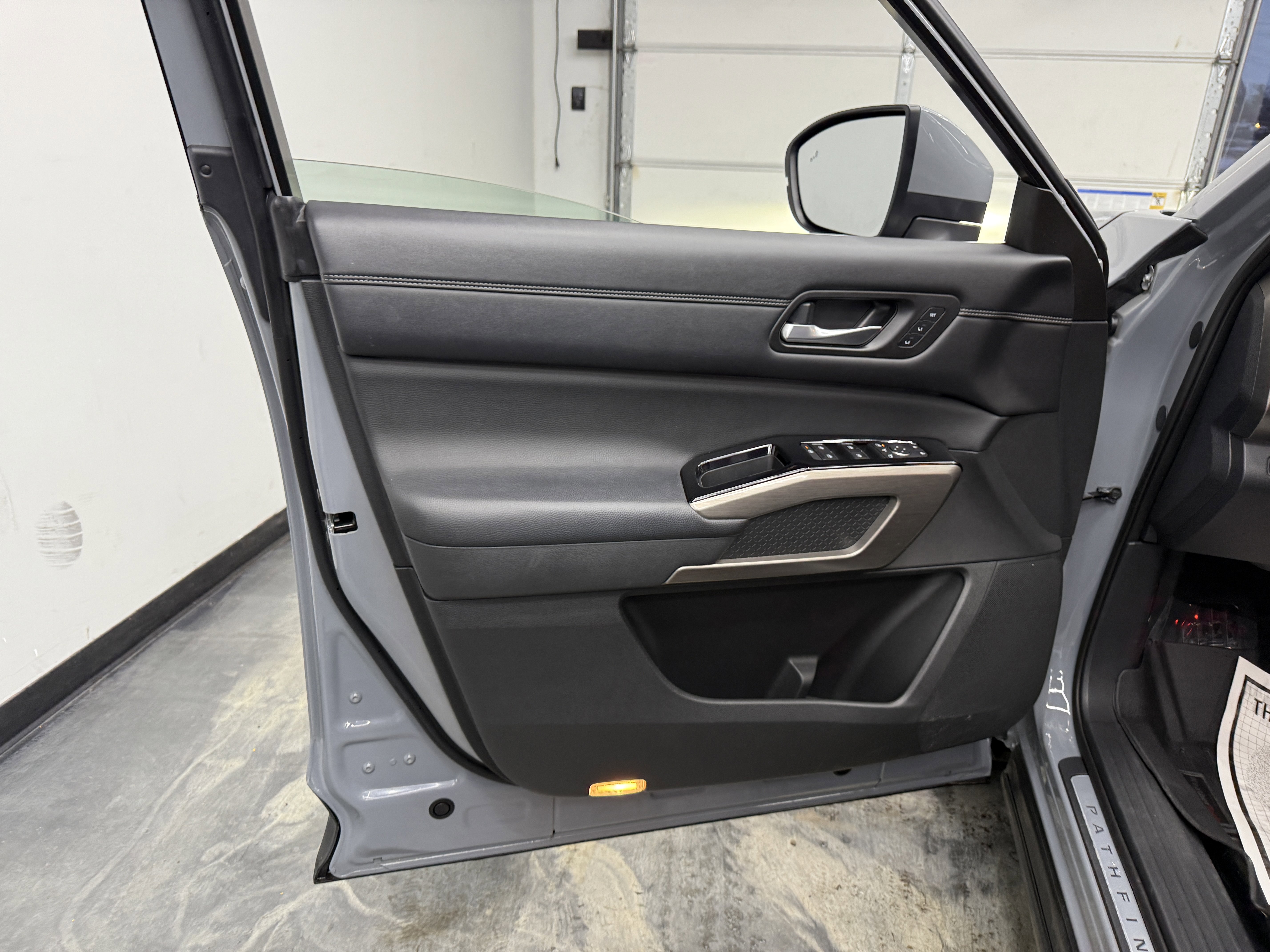 Used 2022 Nissan Pathfinder Platinum image 10