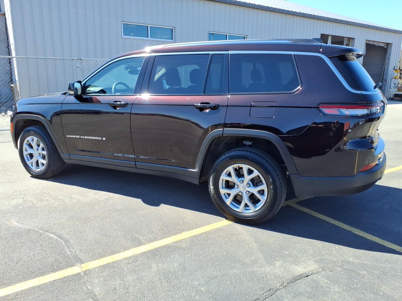 Used 2023 Jeep Grand Cherokee L Limited AWD/4WD image 8