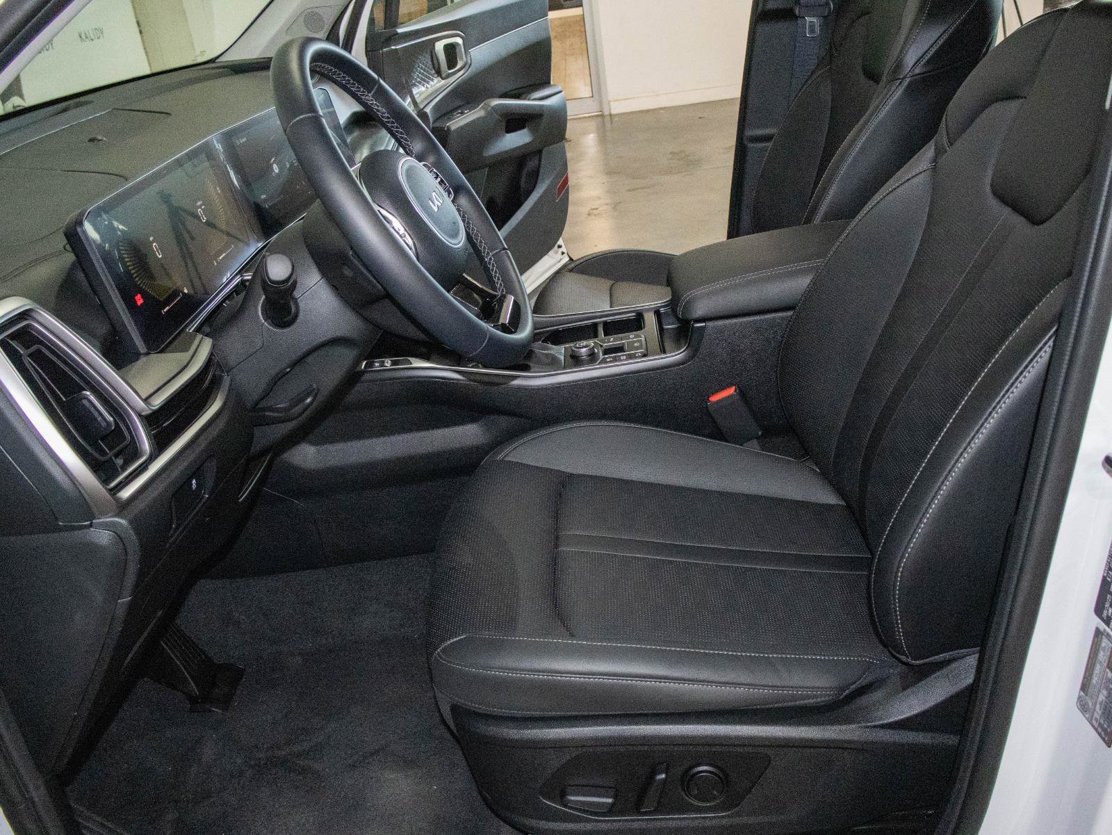 New 2025 Kia Sorento S w/ Panoramic Sunroof Package image 8