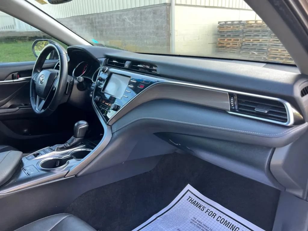 Used 2018 Toyota Camry XSE FWD image 16