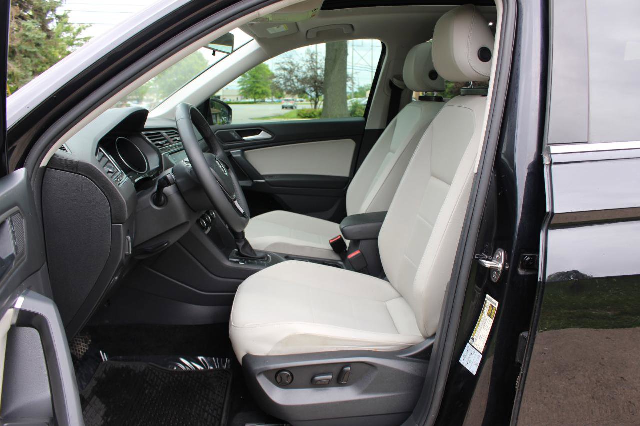 Used 2020 Volkswagen Tiguan SE w/ Panoramic Sunroof Package FWD image 13