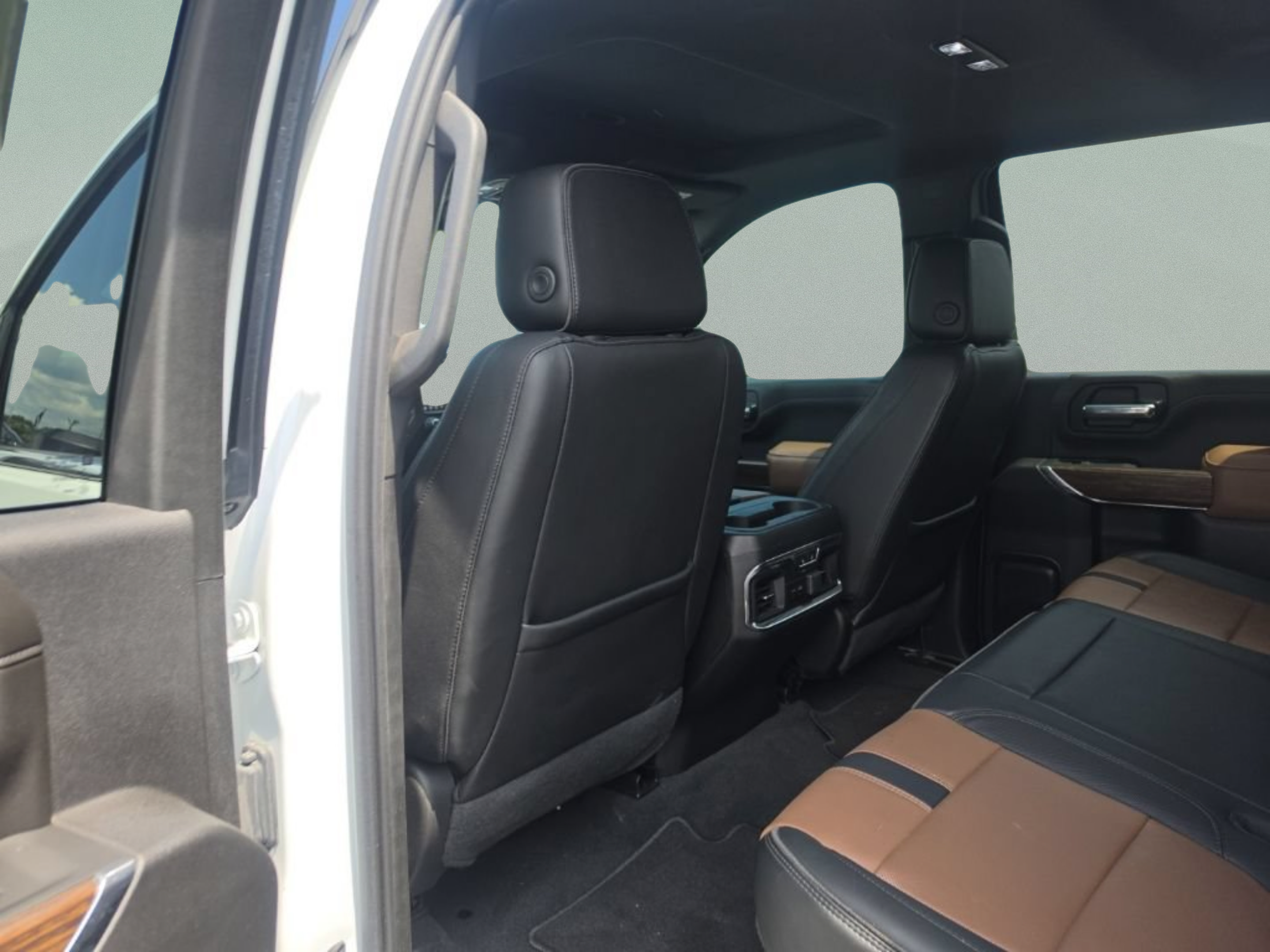 Used 2023 Chevrolet Silverado 2500 High Country w/ Z71 Off-Road Package AWD/4WD image 24