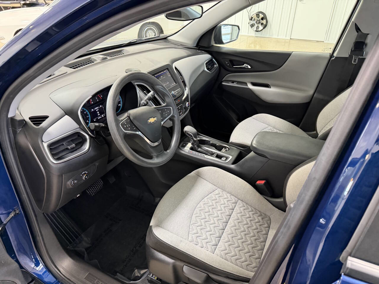 Used 2022 Chevrolet Equinox LS AWD/4WD image 27