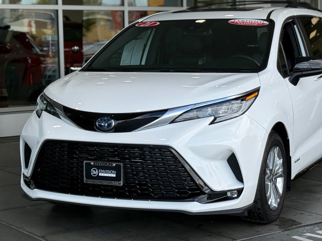 Certified 2021 Toyota Sienna XSE image 3