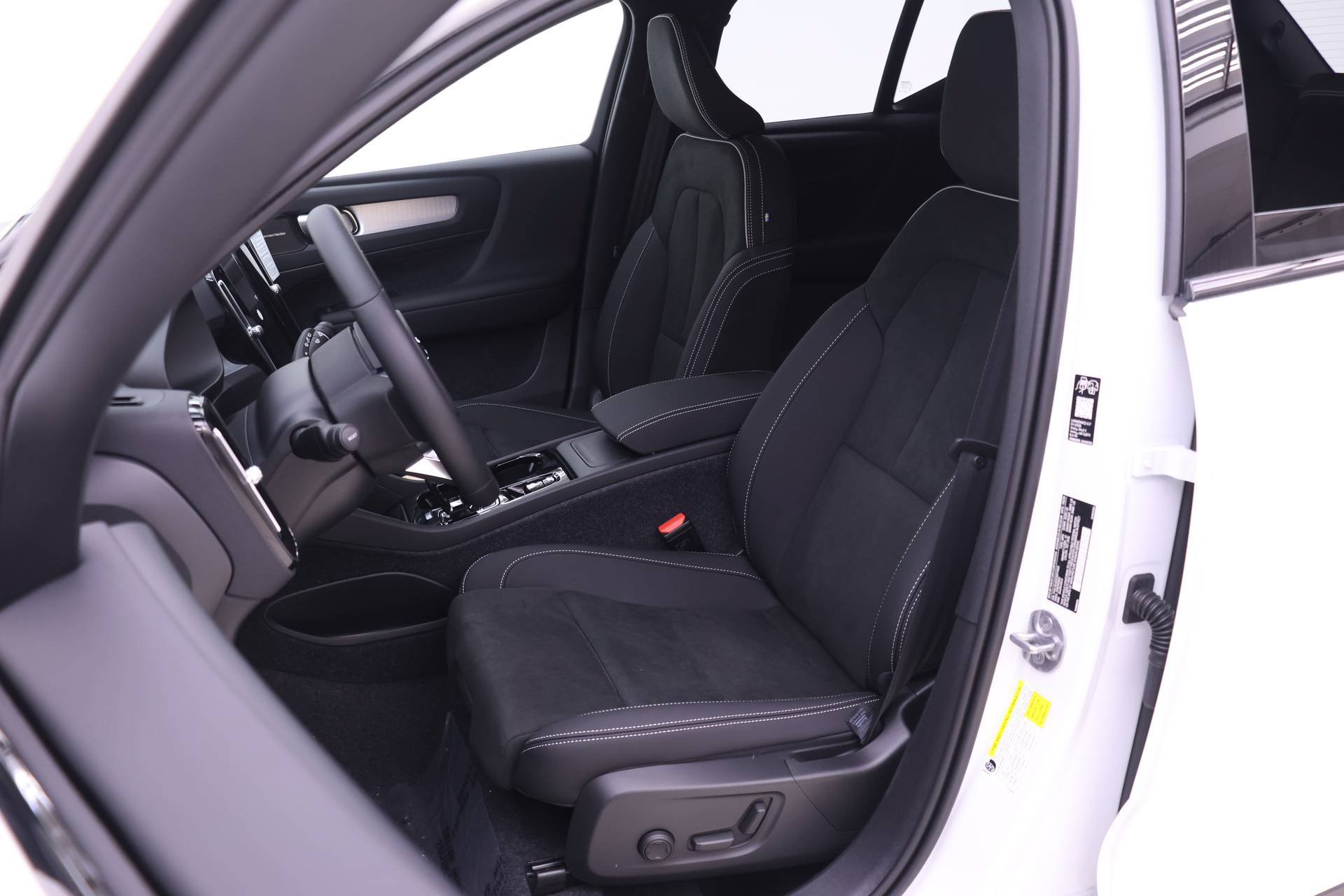 New 2026 Volvo XC40 B5 Ultra w/ Protection Package Premier AWD/4WD image 7