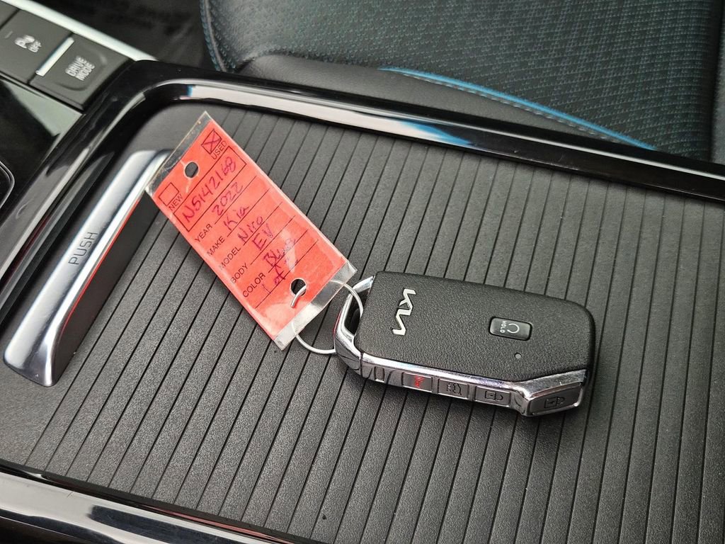 Used 2022 Kia Niro EX Premium FWD image 32