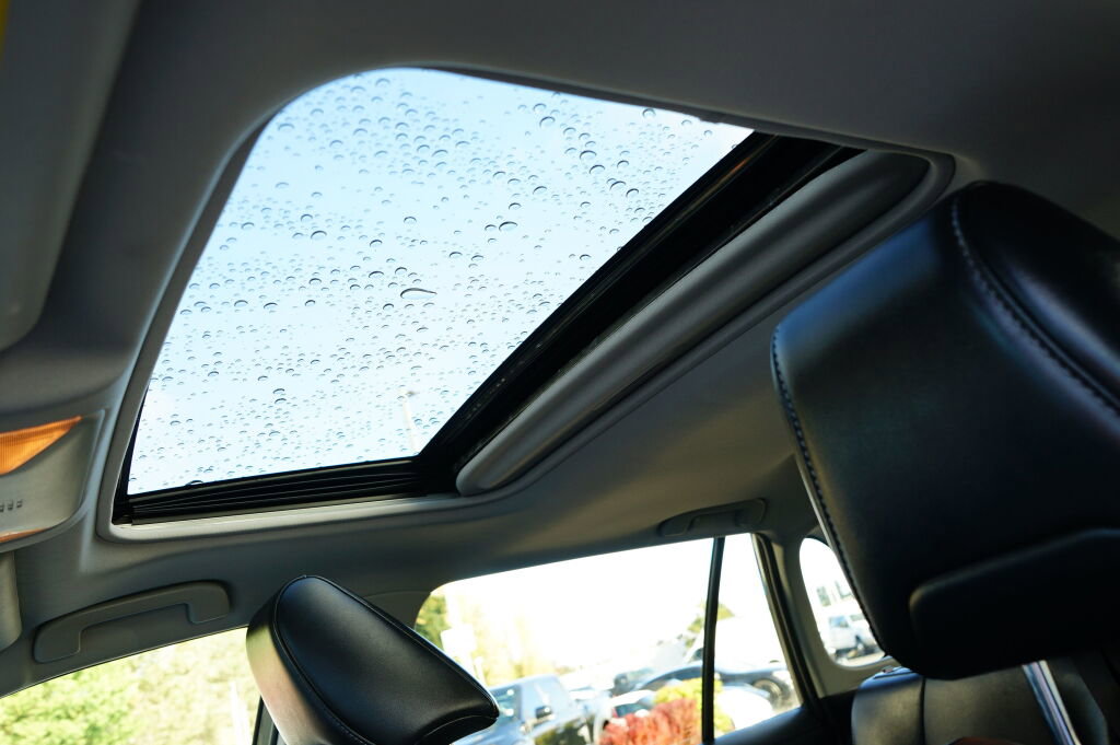 Used 2021 Toyota RAV4 XLE Premium image 21