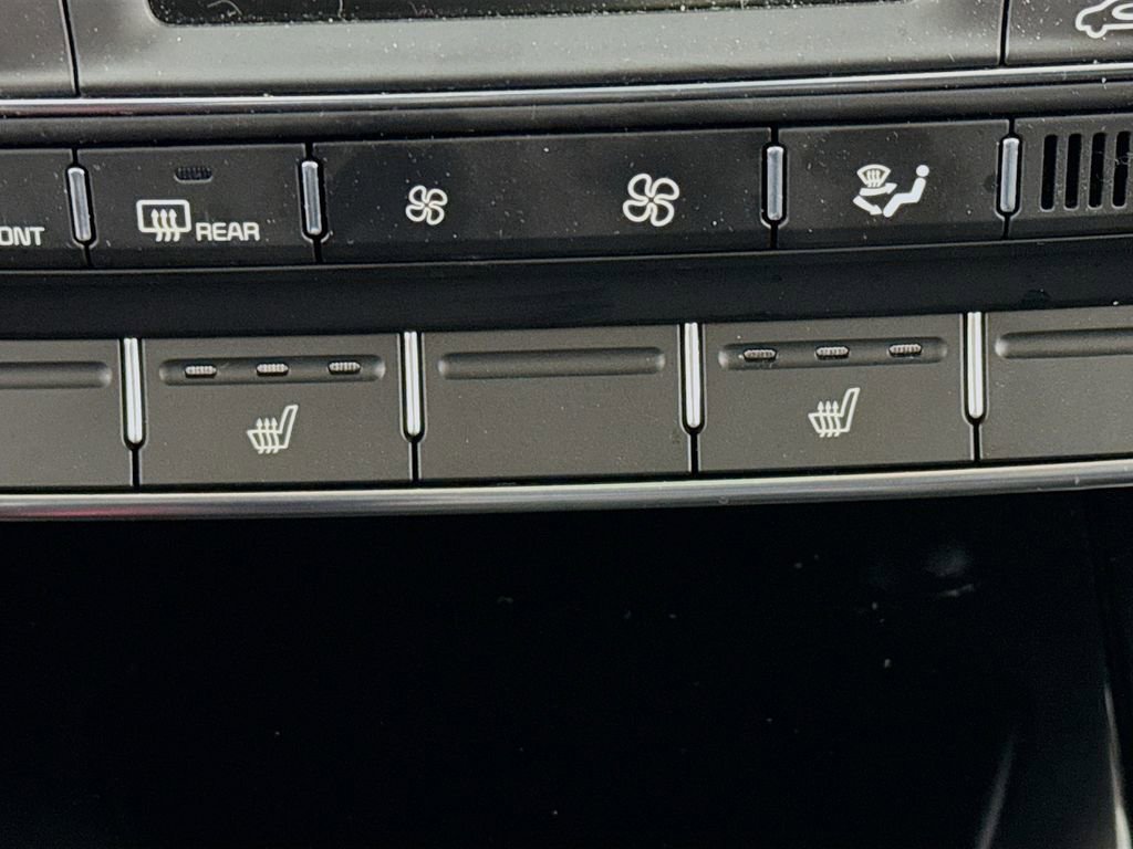 Used 2020 Kia Sorento SX image 21